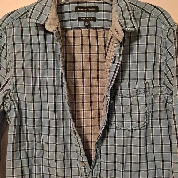 Banana Republic Grant Fit Button Down Size Medium EUC - Picture 5 of 6